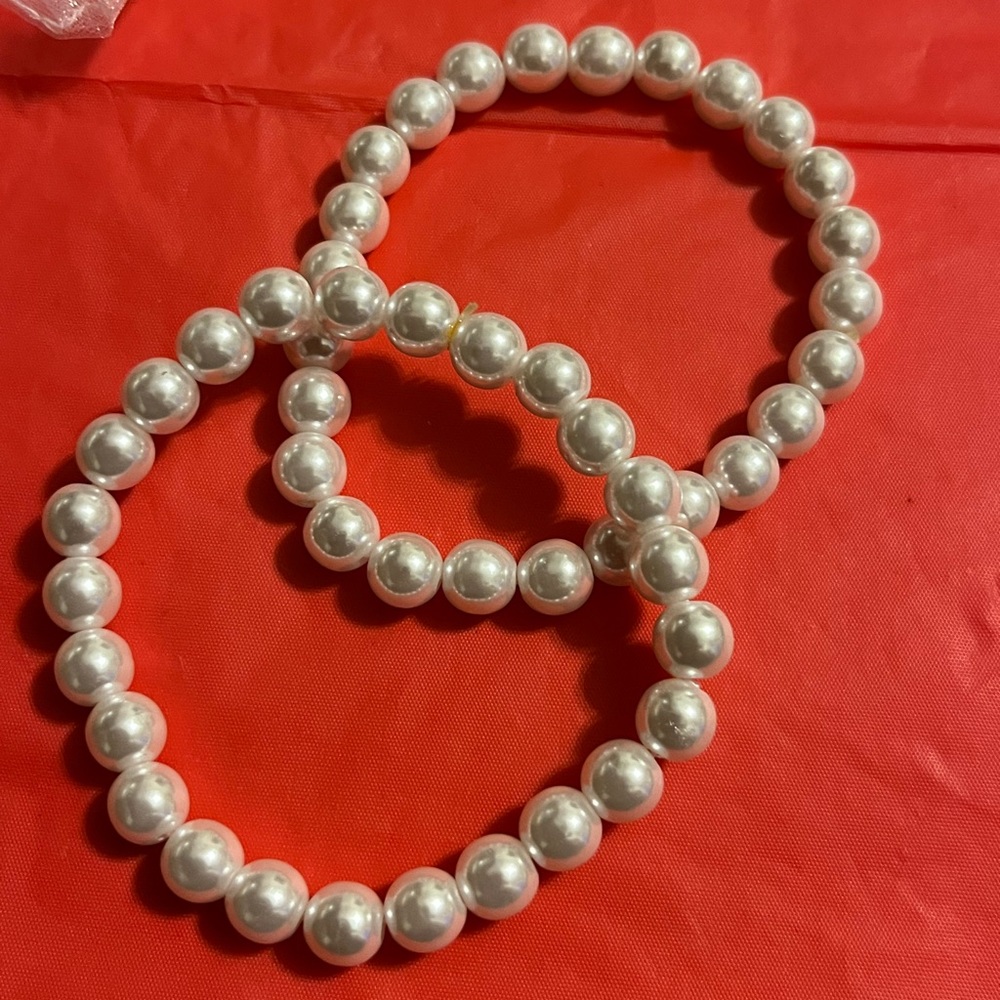 2 beautiful white pearls bracelets. Stretch. NWOT